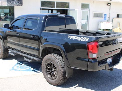 Used 2019 Toyota Tacoma TRD Sport w/ Technology Package AWD/4WD image 6