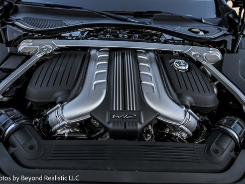 Used 2024 Bentley Flying Spur W12 image 18