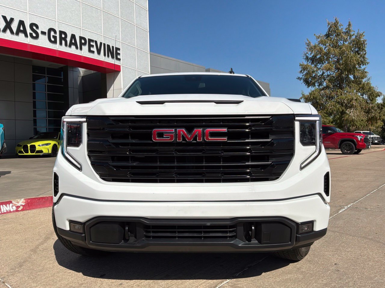 Used 2024 GMC Sierra 1500 Elevation AWD/4WD image 3