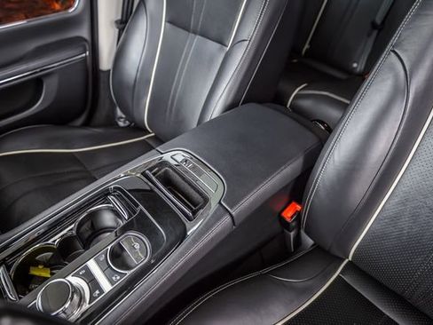 Used 2018 Jaguar XJ R-Sport image 33