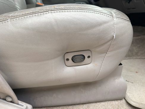 Used 1999 Chevrolet Suburban 4WD w/ Preferred Equipment Group 3 image 19