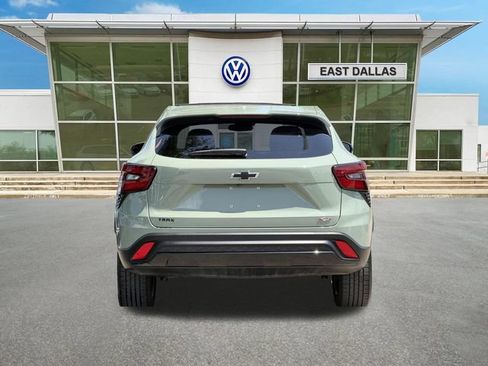 Used 2024 Chevrolet Trax RS w/ Driver Confidence Package FWD image 4