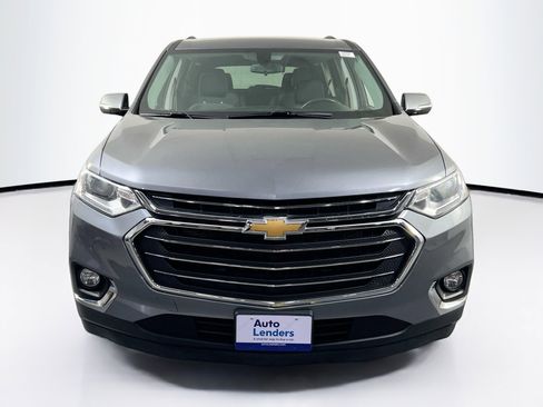 Used 2020 Chevrolet Traverse LT image 2