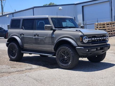 New 2026 Ford Bronco Outer Banks w/ Sasquatch Package AWD/4WD image 1