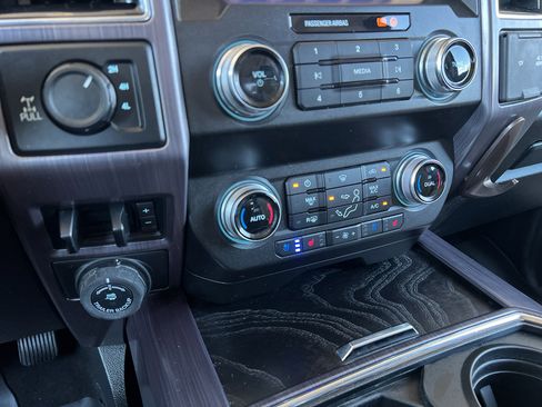 Used 2021 Ford F350 Limited image 27