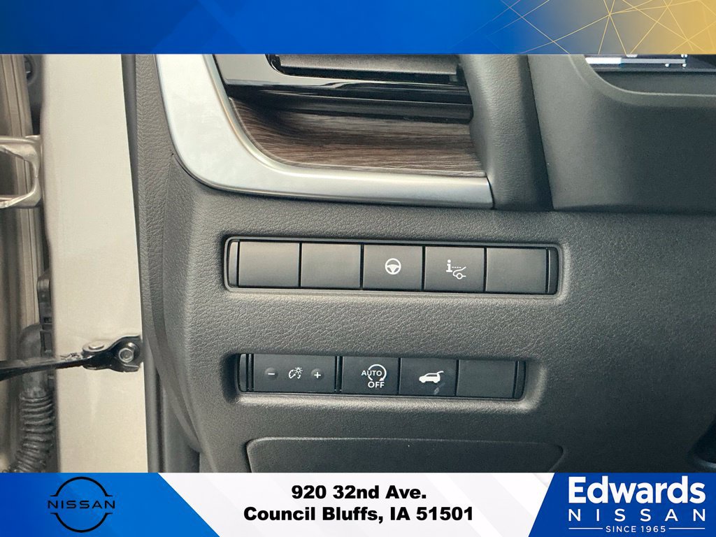 Used 2025 Nissan Rogue Platinum w/ Tech Package AWD/4WD image 24