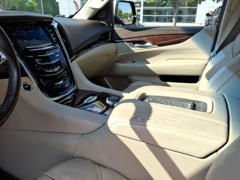 Used 2016 Cadillac Escalade ESV Premium AWD/4WD image 22
