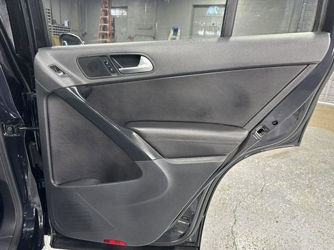 Used 2017 Volkswagen Tiguan S image 32