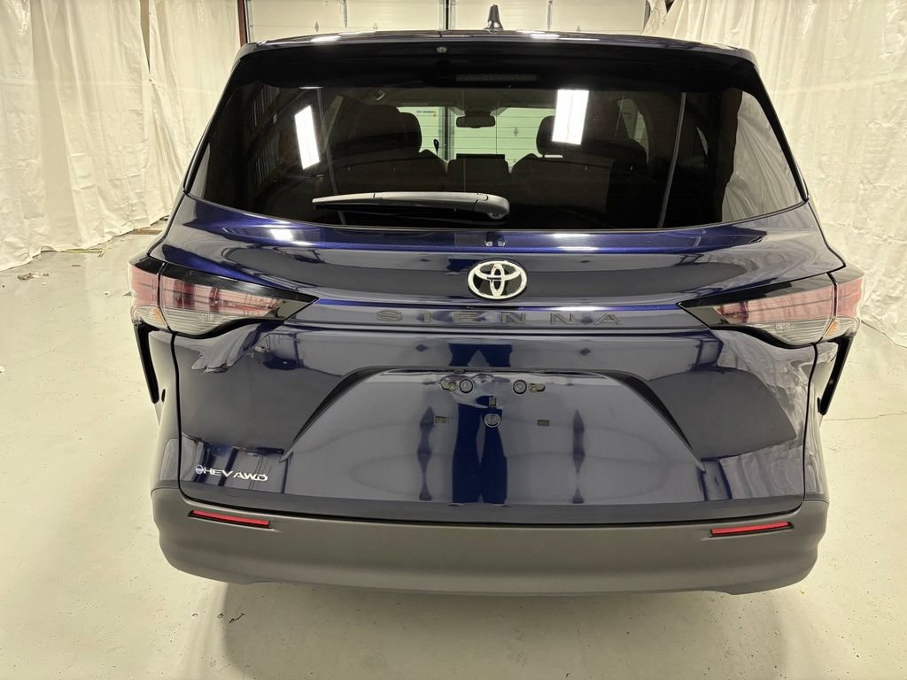 Used 2026 Toyota Sienna LE AWD/4WD image 6