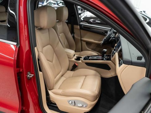 Used 2024 Porsche Macan w/ Premium Plus Package image 11