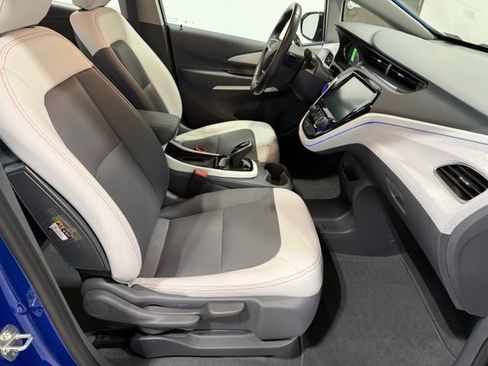 Used 2020 Chevrolet Bolt Premier w/ Infotainment Package FWD image 22