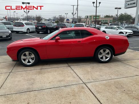 Used 2023 Dodge Challenger SXT RWD image 2