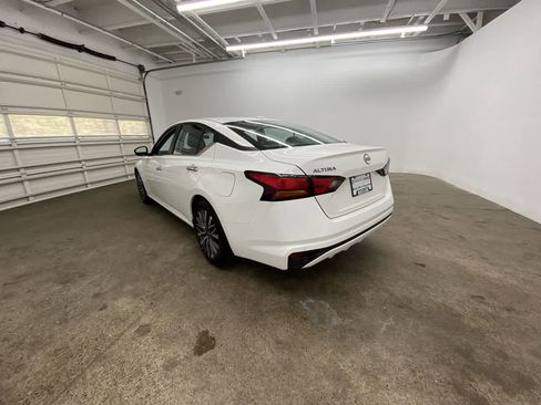 Used 2025 Nissan Altima 2.5 SV image 4