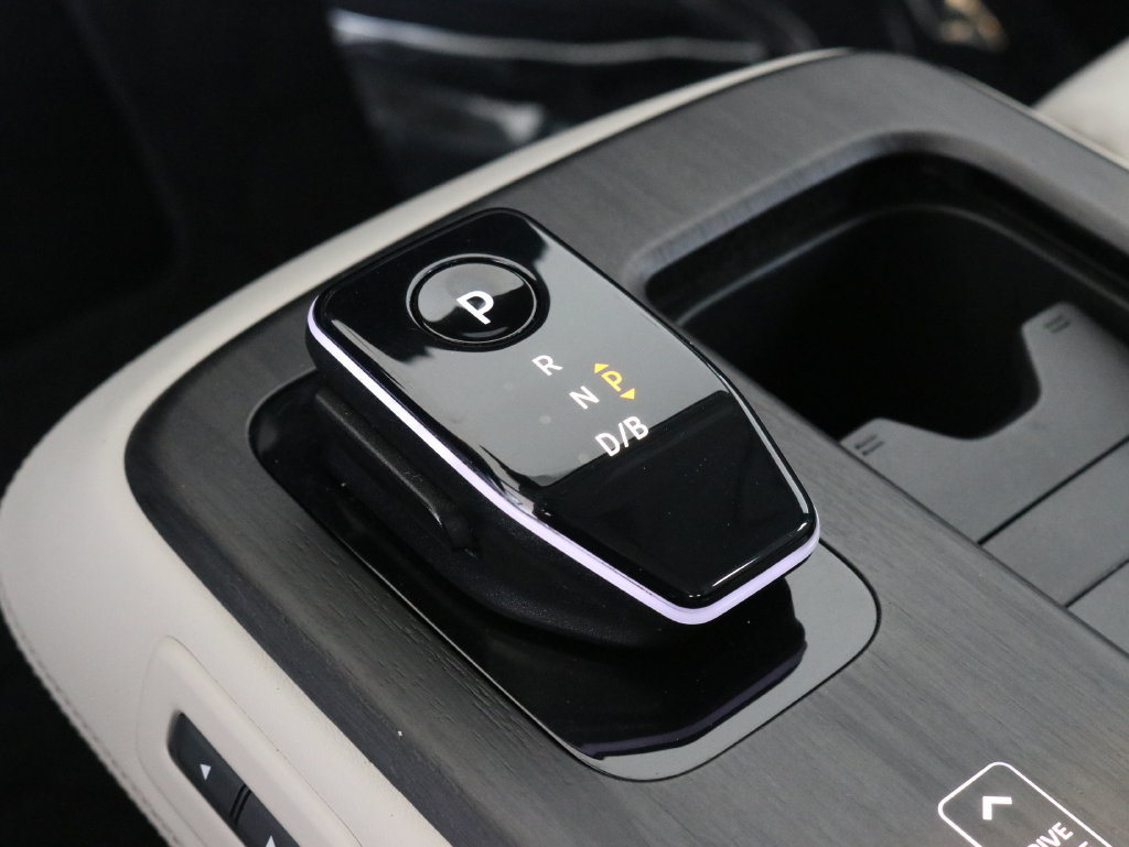 Used 2024 Nissan Ariya AWD image 20
