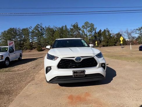 Used 2022 Toyota Highlander XLE image 9