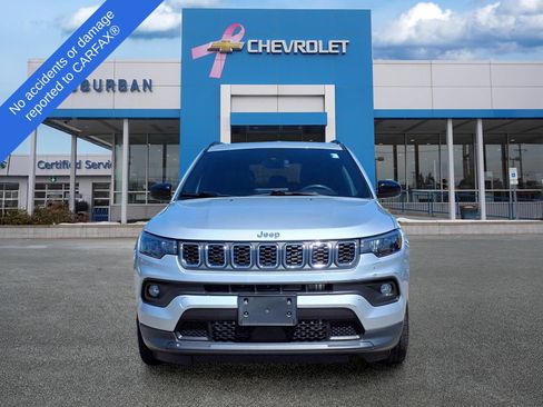 Used 2024 Jeep Compass Latitude AWD/4WD image 2