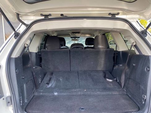 Used 2017 Dodge Journey SE w/ Flexible Seating Group image 19