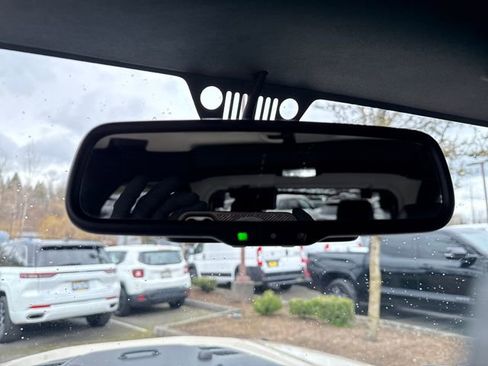 Used 2017 Jeep Wrangler Rubicon image 25