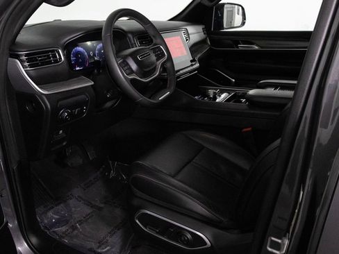 Used 2024 Jeep Wagoneer Series III image 16