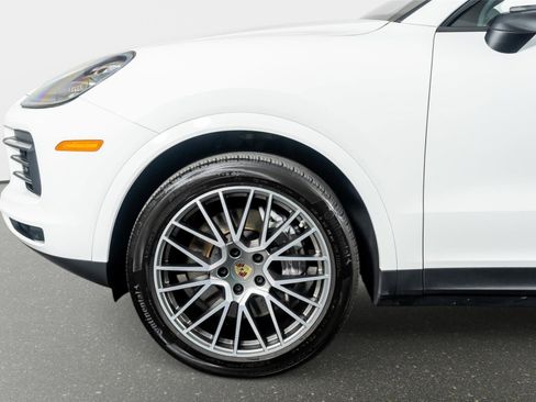 Used 2023 Porsche Cayenne Platinum Edition image 17