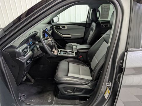 Used 2023 Ford Explorer XLT w/ Equipment Group 202A AWD/4WD image 15