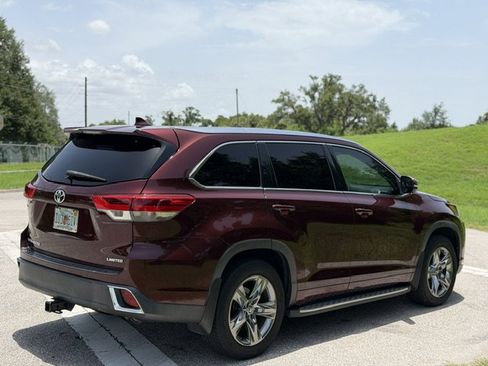 Used 2019 Toyota Highlander Limited Platinum FWD image 5