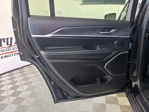 Used 2022 Jeep Grand Cherokee L Limited image 23