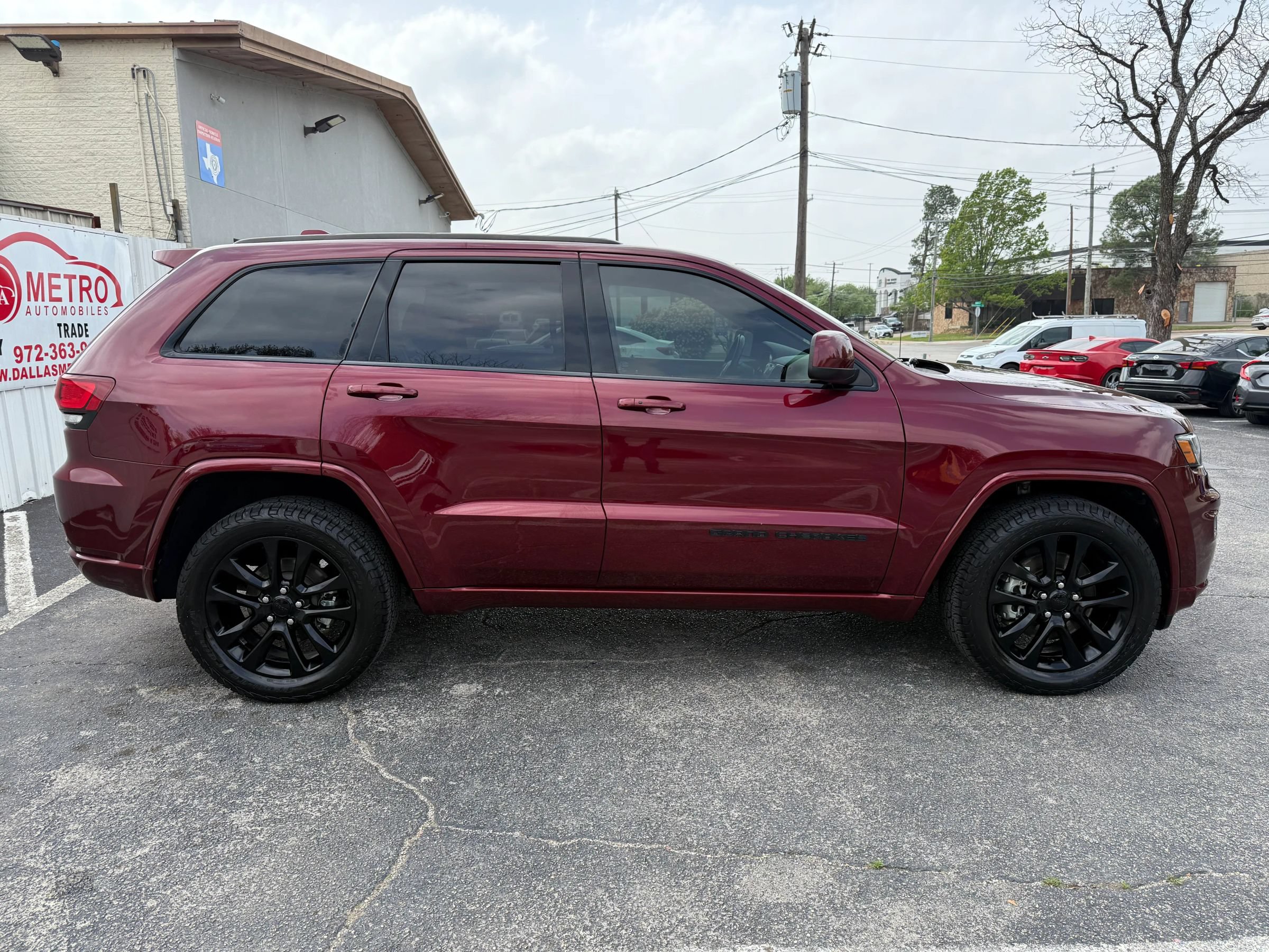 Used 2021 Jeep Grand Cherokee Laredo X AWD/4WD image 6