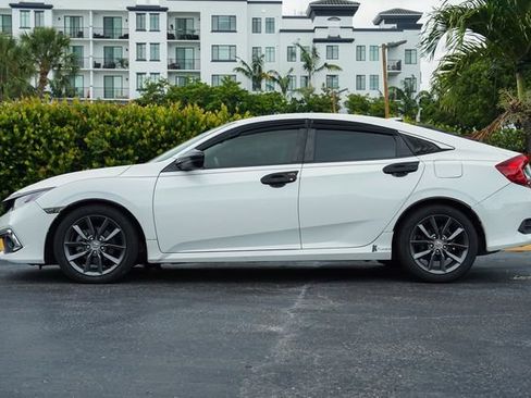 Used 2019 Honda Civic EX image 4