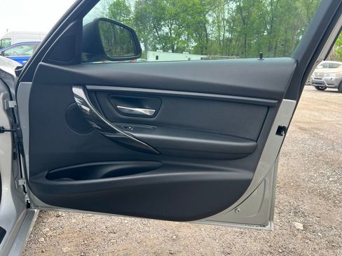 Used 2018 BMW 320i xDrive Sedan image 16