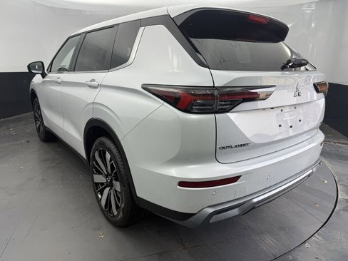 New 2025 Mitsubishi Outlander SE image 5