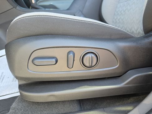 Used 2024 Chevrolet Equinox LS w/ LS Convenience Package FWD image 24
