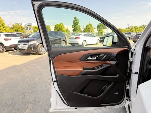 Used 2018 Chevrolet Traverse High Country AWD/4WD image 14
