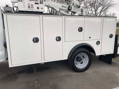 New 2025 Ford F550 4x4 Crew Cab Super Duty image 8