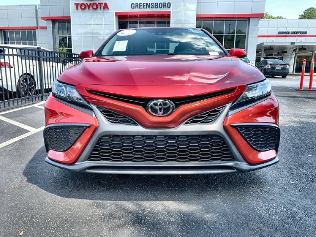 Used 2023 Toyota Camry SE FWD image 3