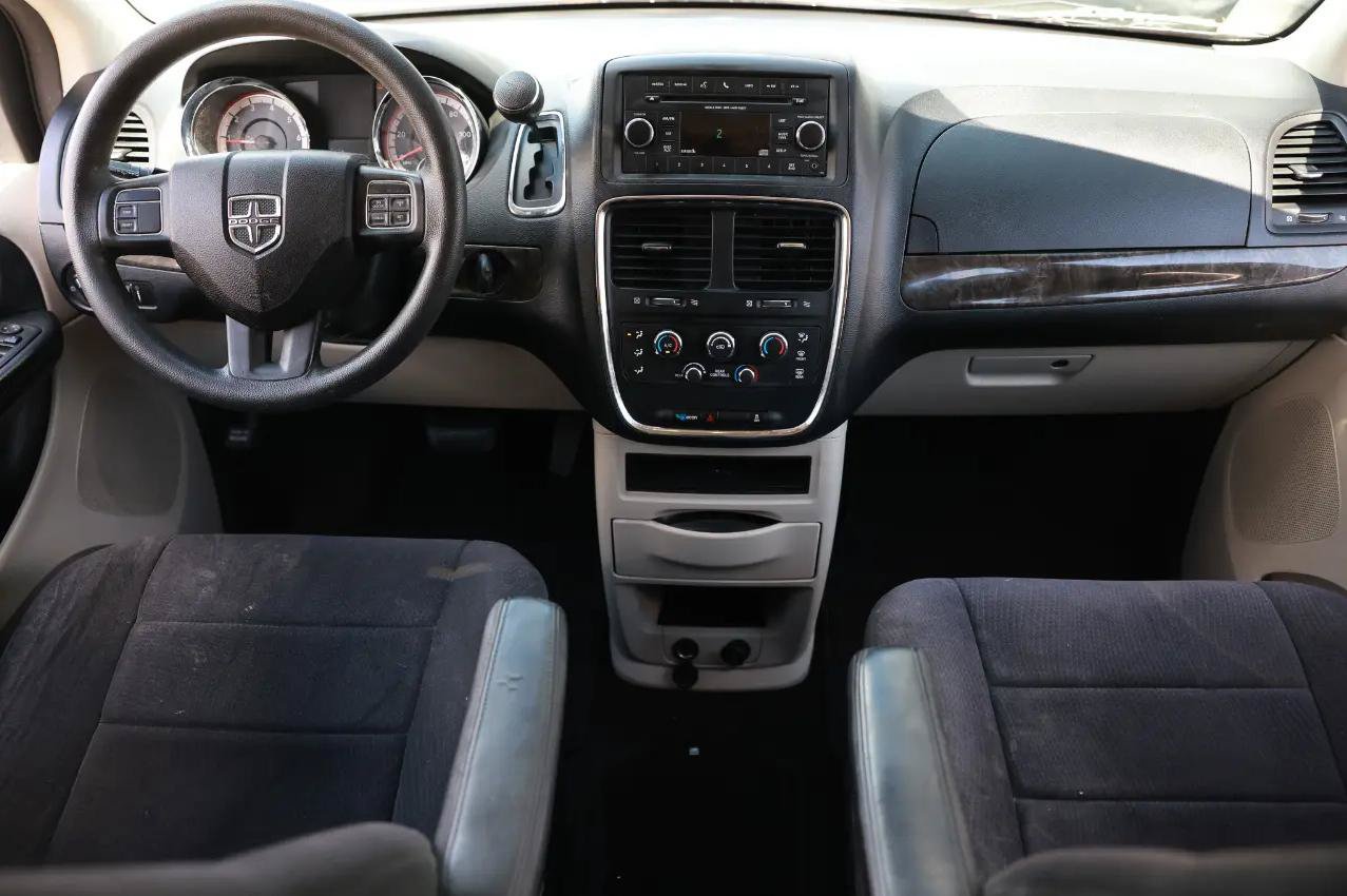Used 2011 Dodge Grand Caravan Express FWD image 2