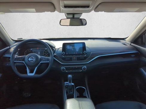 Used 2024 Nissan Altima 2.5 SV image 14