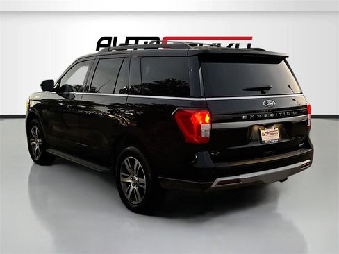 Used 2024 Ford Expedition XLT image 5