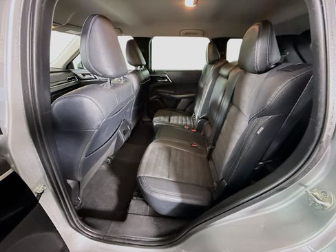 Used 2023 Mitsubishi Outlander SE FWD image 25