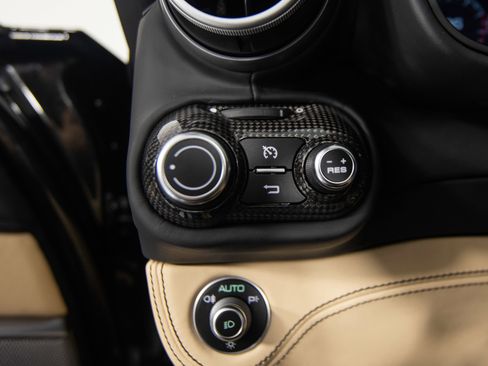 Certified 2022 Ferrari Portofino M image 41