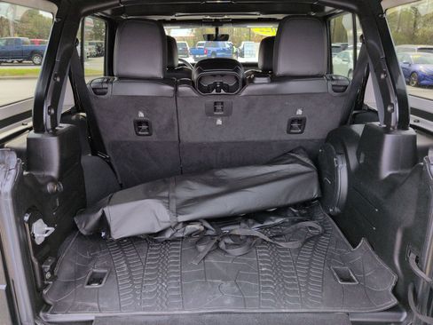 Used 2022 Jeep Wrangler Unlimited Sahara image 18