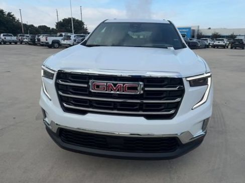 Certified 2026 GMC Acadia Elevation w/ Elevation Premium Package FWD image 3