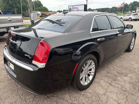 Used 2015 Chrysler 300 C RWD image 7