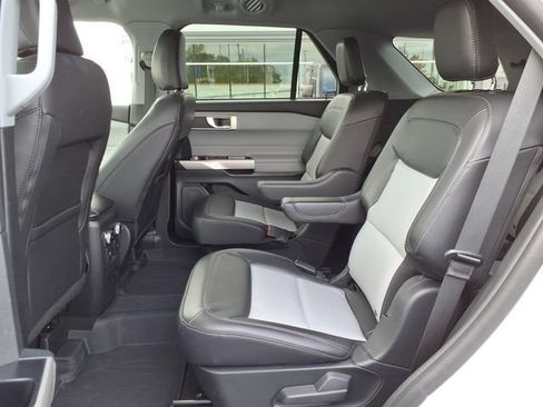 Certified 2023 Ford Explorer XLT w/ Equipment Group 202A AWD/4WD image 9