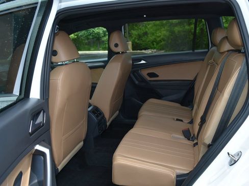 Used 2022 Volkswagen Tiguan SE AWD/4WD image 24