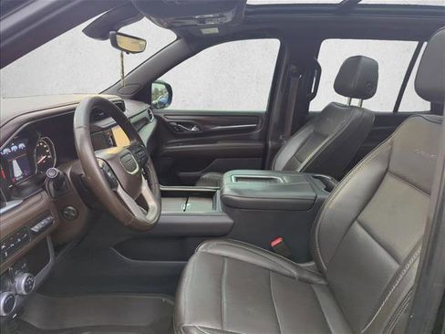 Used 2021 GMC Yukon Denali w/ Denali Premium Package image 16