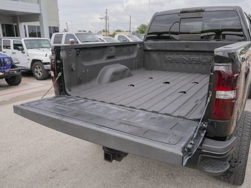 Used 2018 GMC Sierra 2500 Denali w/ Duramax Plus Package AWD/4WD image 10