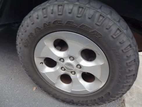 Used 2015 Jeep Wrangler Unlimited Sahara image 11