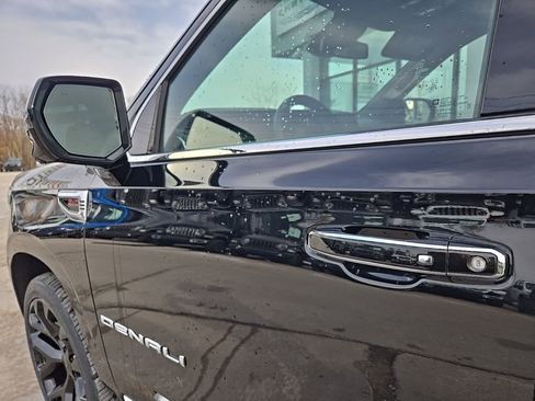 Used 2025 GMC Yukon Denali image 29