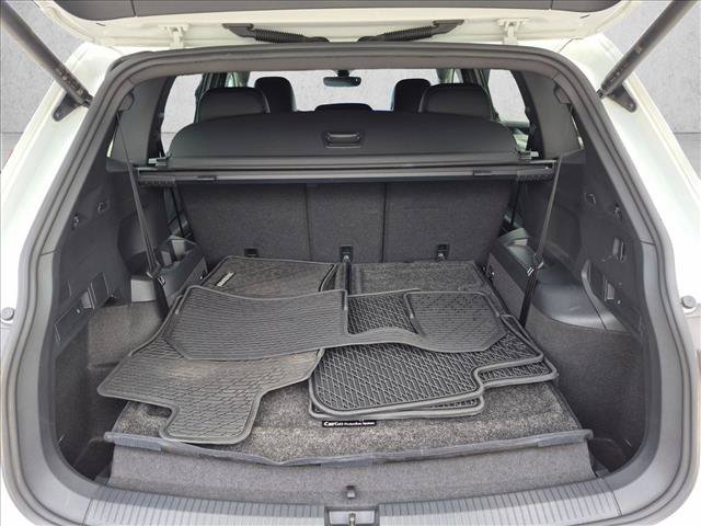 Used 2024 Volkswagen Tiguan SE R-Line FWD image 6